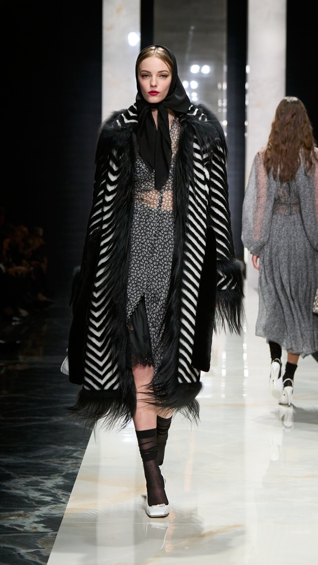 Hinh anh Sắc đen và hoa nhí 11