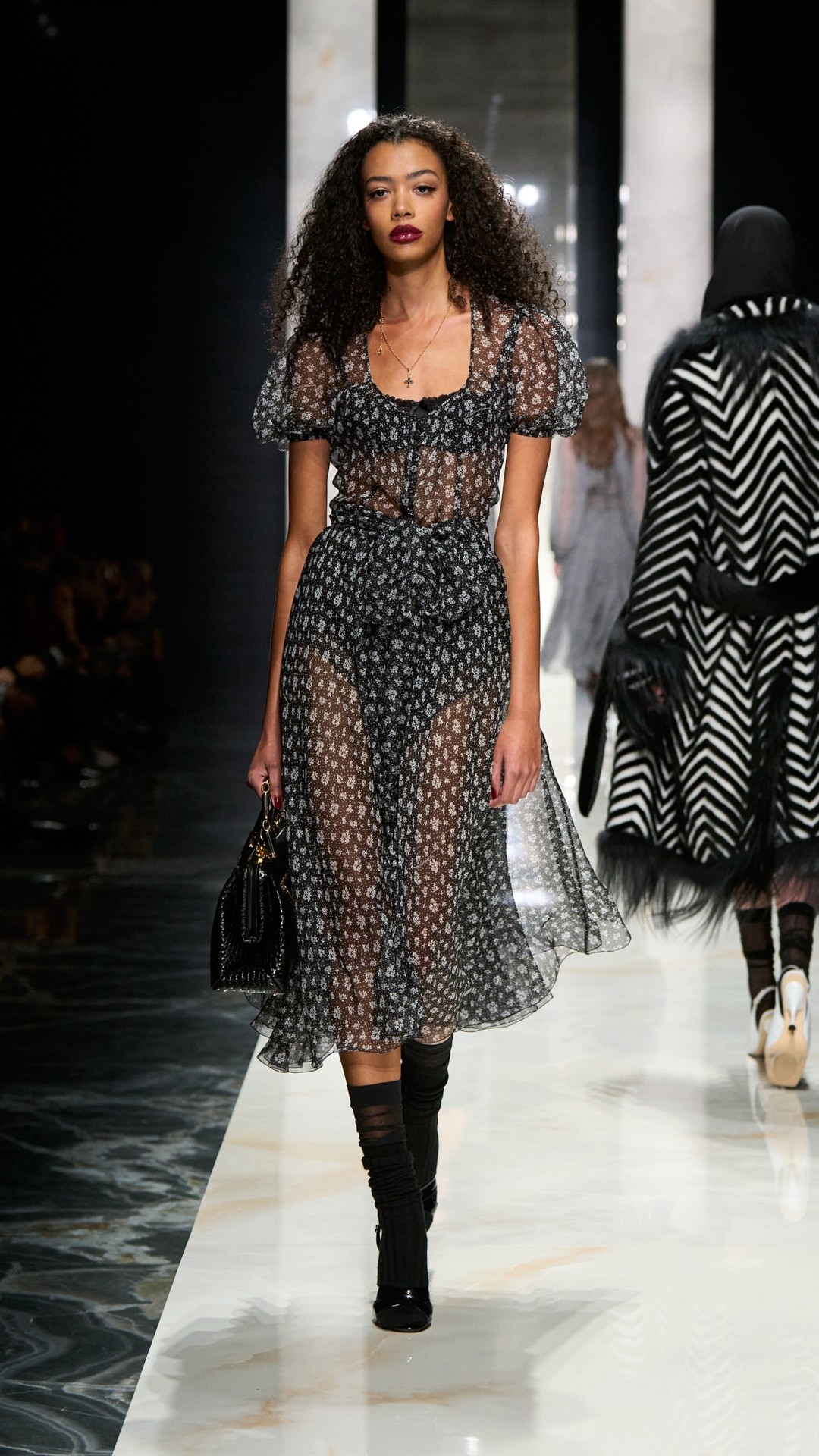 Hinh anh Sắc đen và hoa nhí 13