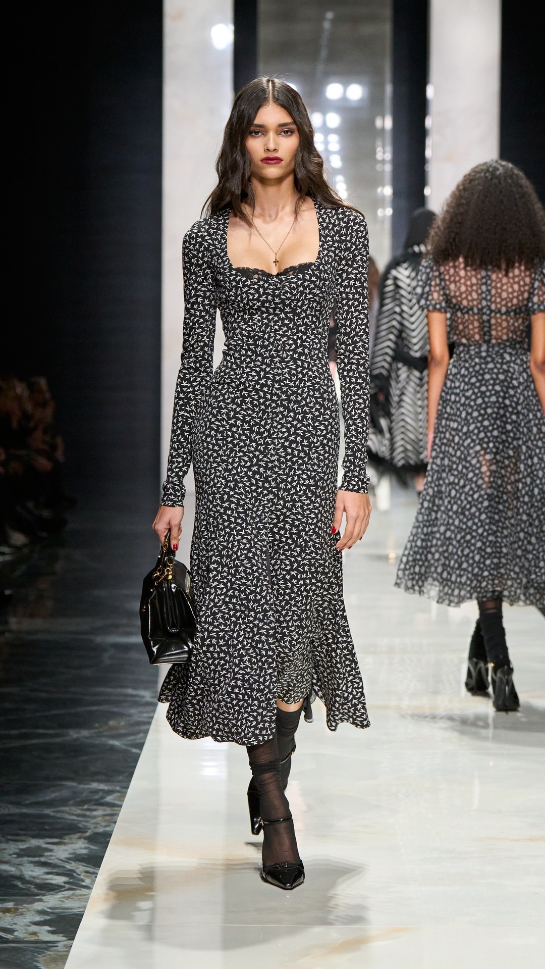 Hinh anh Sắc đen và hoa nhí 12