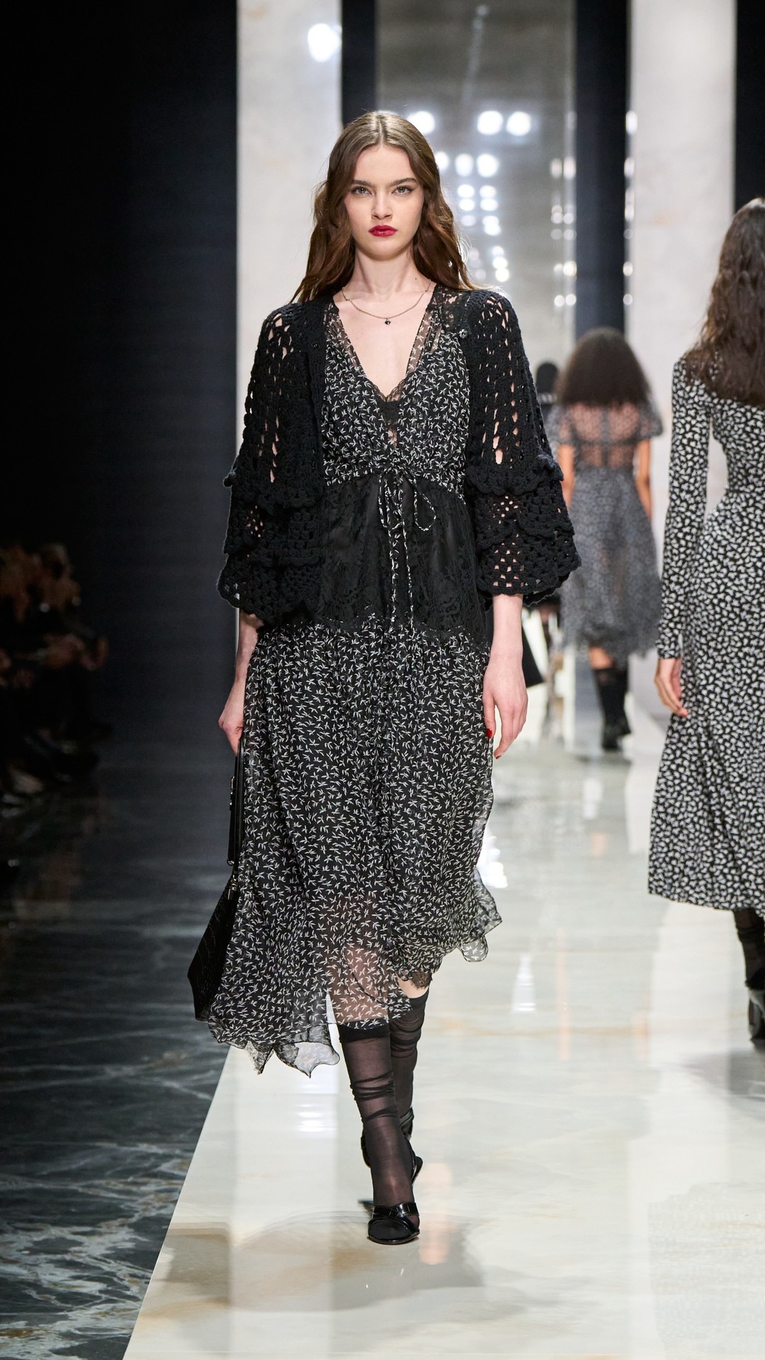 Hinh anh Sắc đen và hoa nhí 14