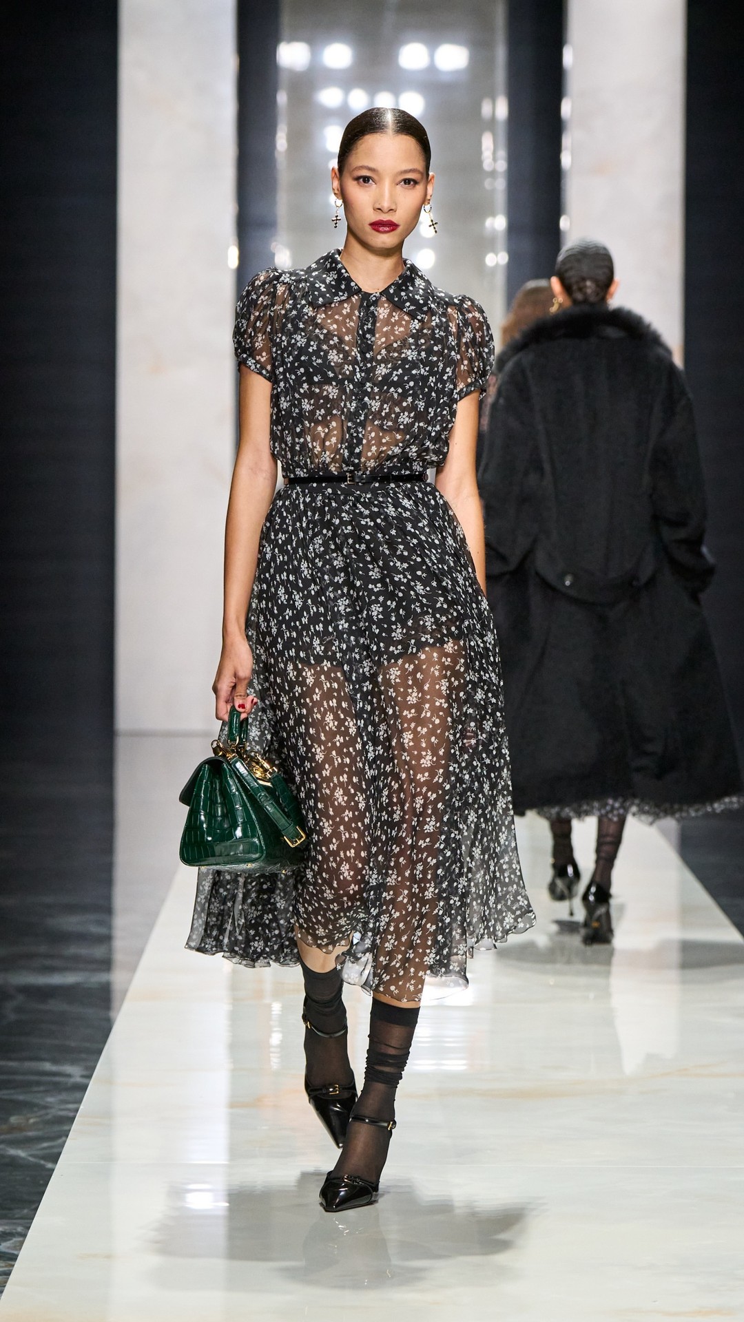 Hinh anh Sắc đen và hoa nhí 10