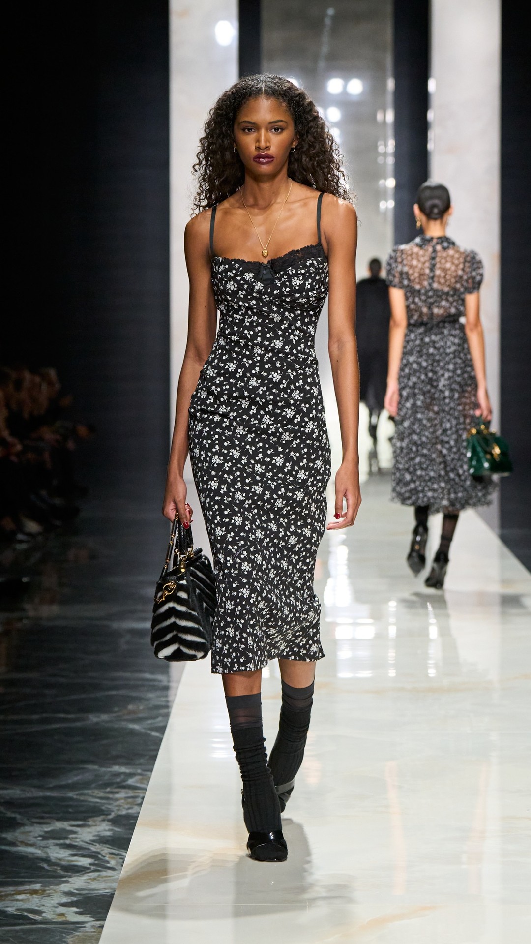 Hinh anh Sắc đen và hoa nhí 9