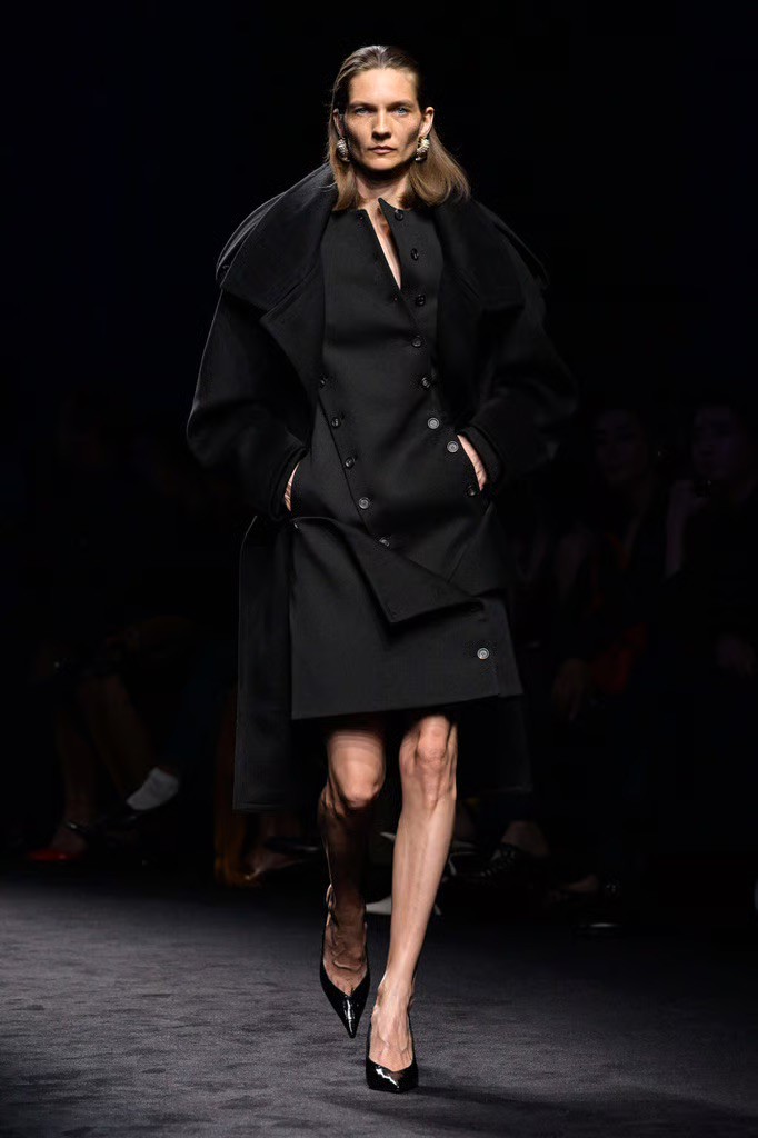 Hinh anh  Ferragamo Fall Winter 2026: Thủy thủ, quán rượu lậu speakeasy và hội họa Mỹ 1