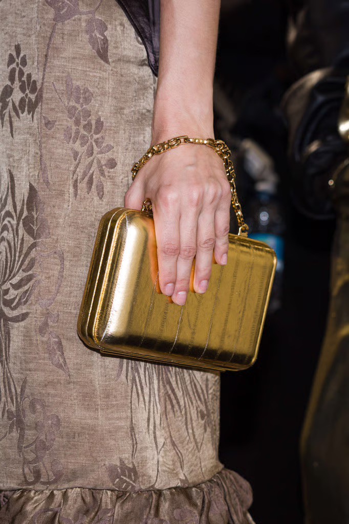 Hinh anh  Ferragamo Fall Winter 2026: Thủy thủ, quán rượu lậu speakeasy và hội họa Mỹ 6