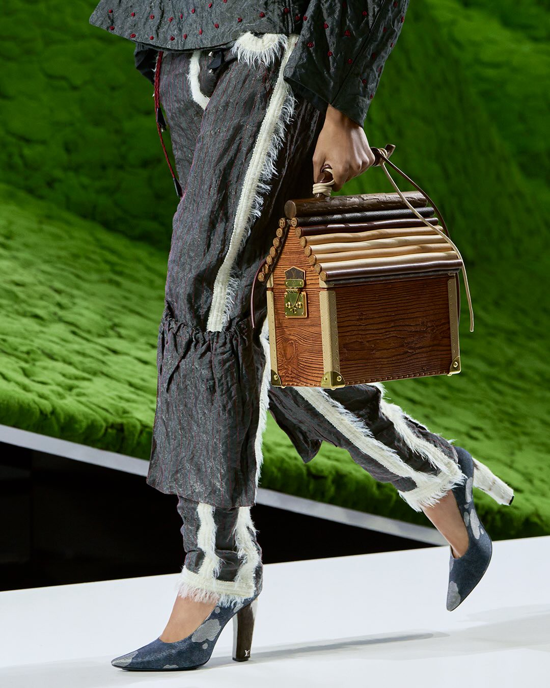 Hinh anh Trở về với thực tế thương mại 4