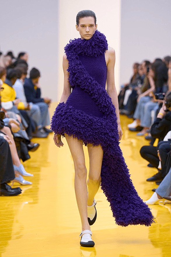 Hinh anh Loewe Thu Đông 2026: Nét trẻ thơ tinh nghịch gửi gắm nơi nghệ thuật 24