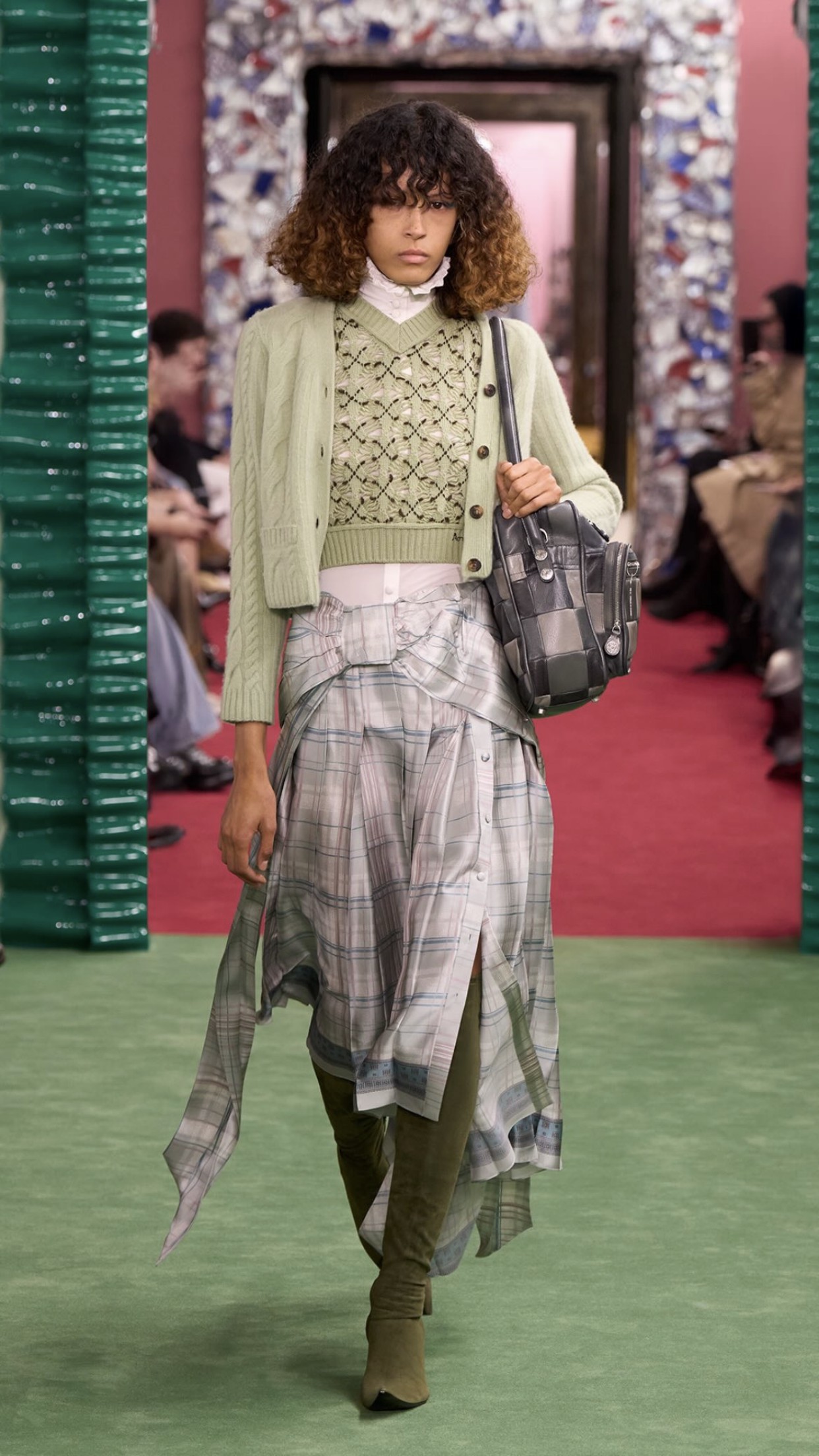 Hinh anh Nhìn lại hành trình 30 năm với Acne Studios Thu Đông 2026 22