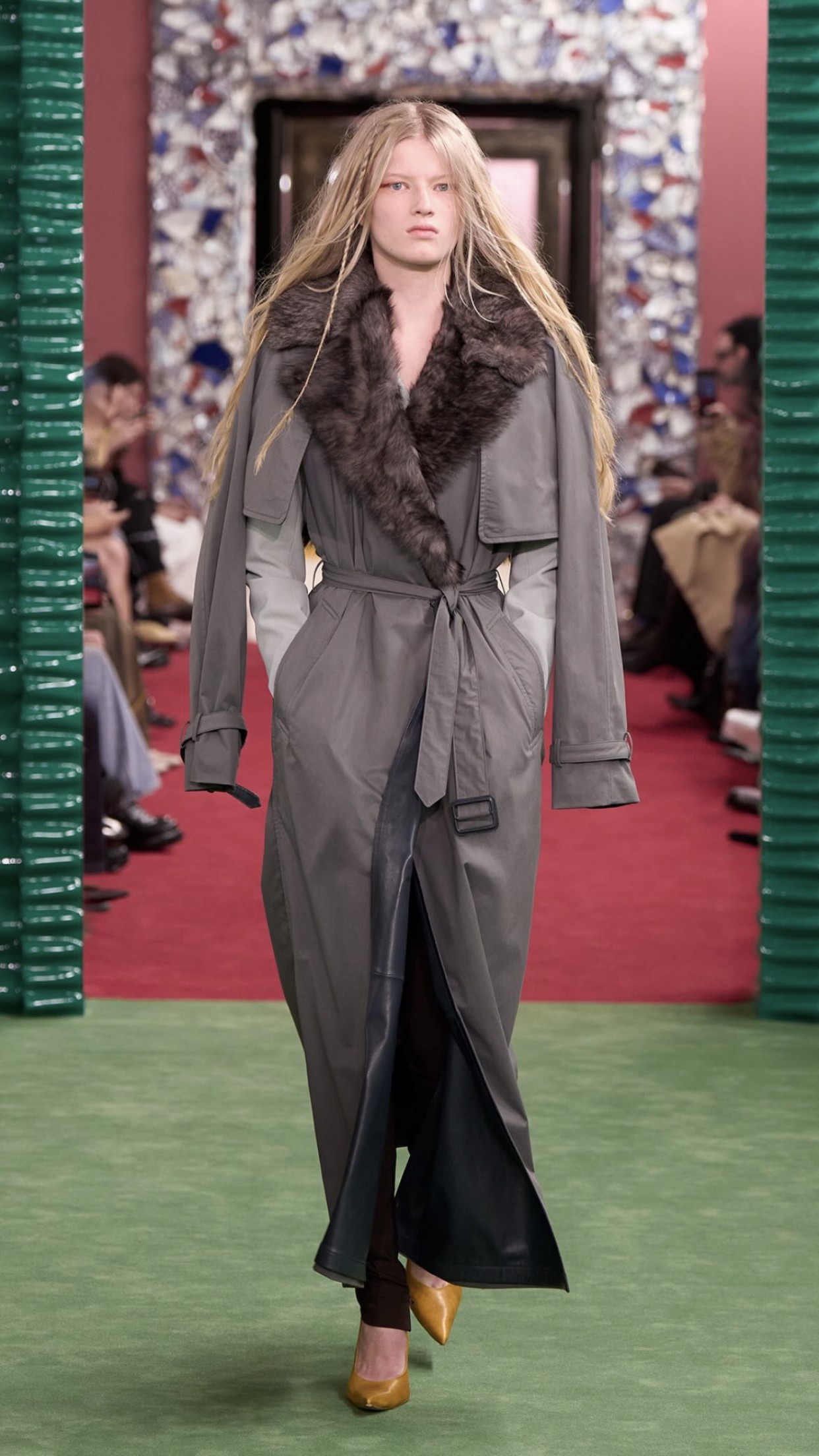 Hinh anh Nhìn lại hành trình 30 năm với Acne Studios Thu Đông 2026 38