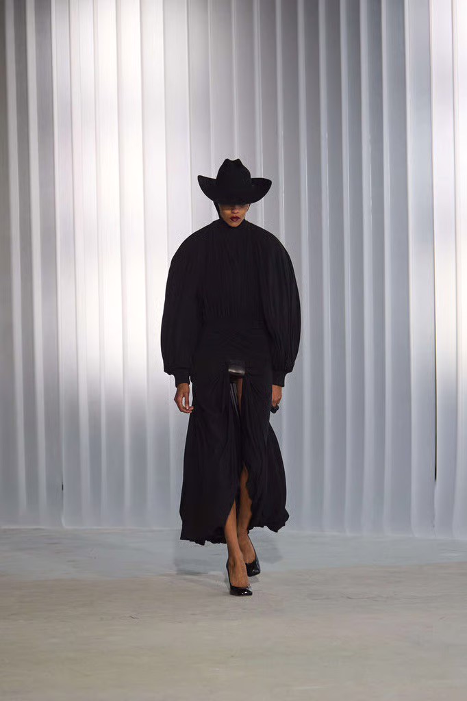 Hinh anh Jean Paul Gaultier Fall 2026: Cuộc đời thứ hai của Suit 8