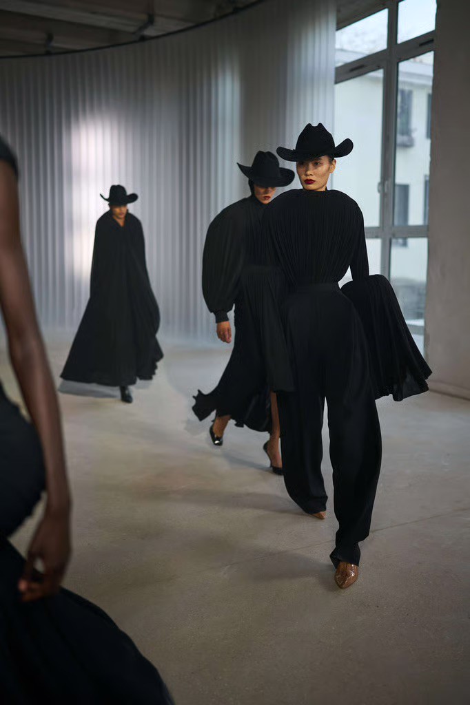 Hinh anh Jean Paul Gaultier Fall 2026: Cuộc đời thứ hai của Suit 2