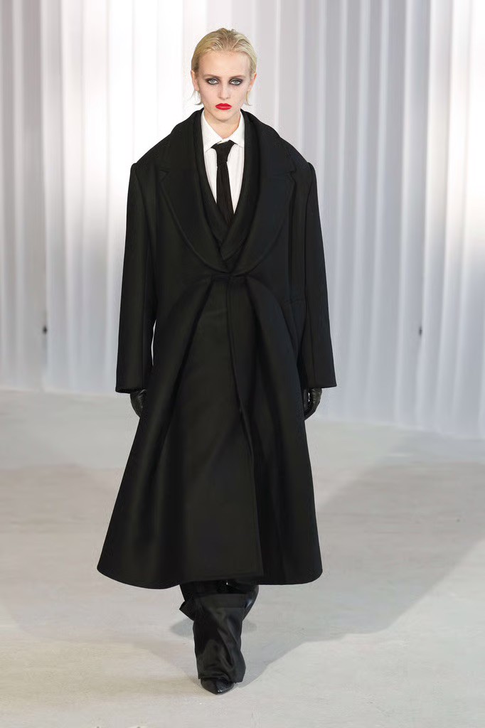 Hinh anh Jean Paul Gaultier Fall 2026: Cuộc đời thứ hai của Suit 3