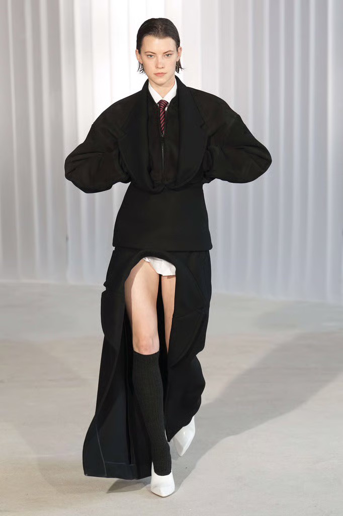 Hinh anh Jean Paul Gaultier Fall 2026: Cuộc đời thứ hai của Suit 13