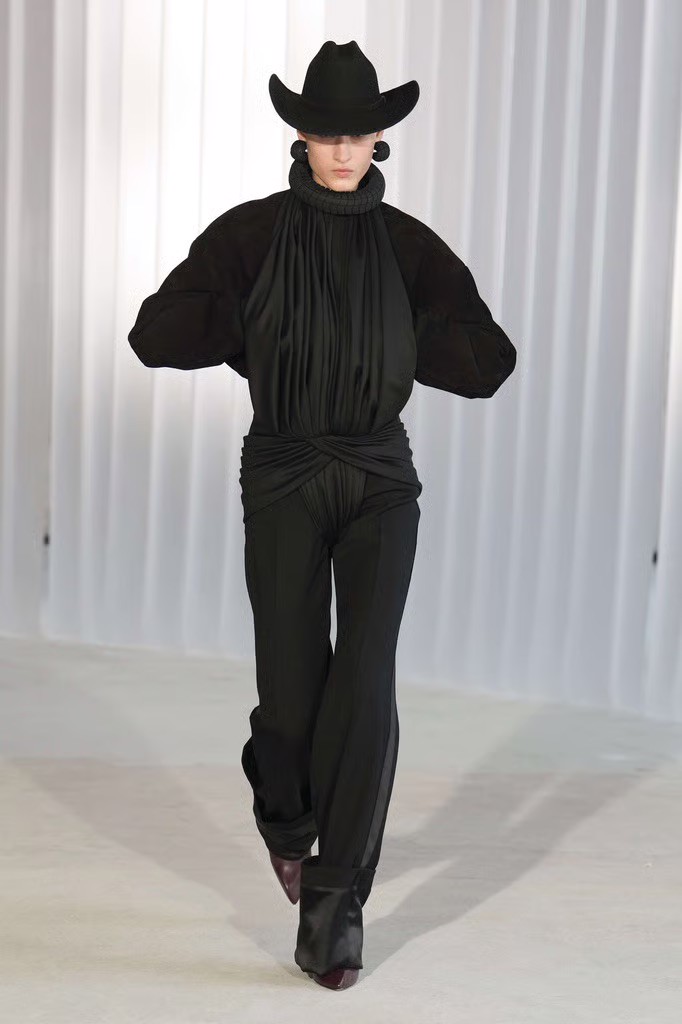 Hinh anh Jean Paul Gaultier Fall 2026: Cuộc đời thứ hai của Suit 12