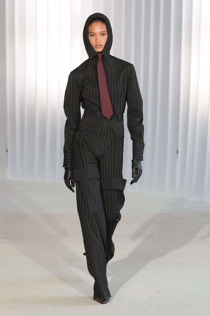 Hinh anh Jean Paul Gaultier Fall 2026: Cuộc đời thứ hai của Suit 11