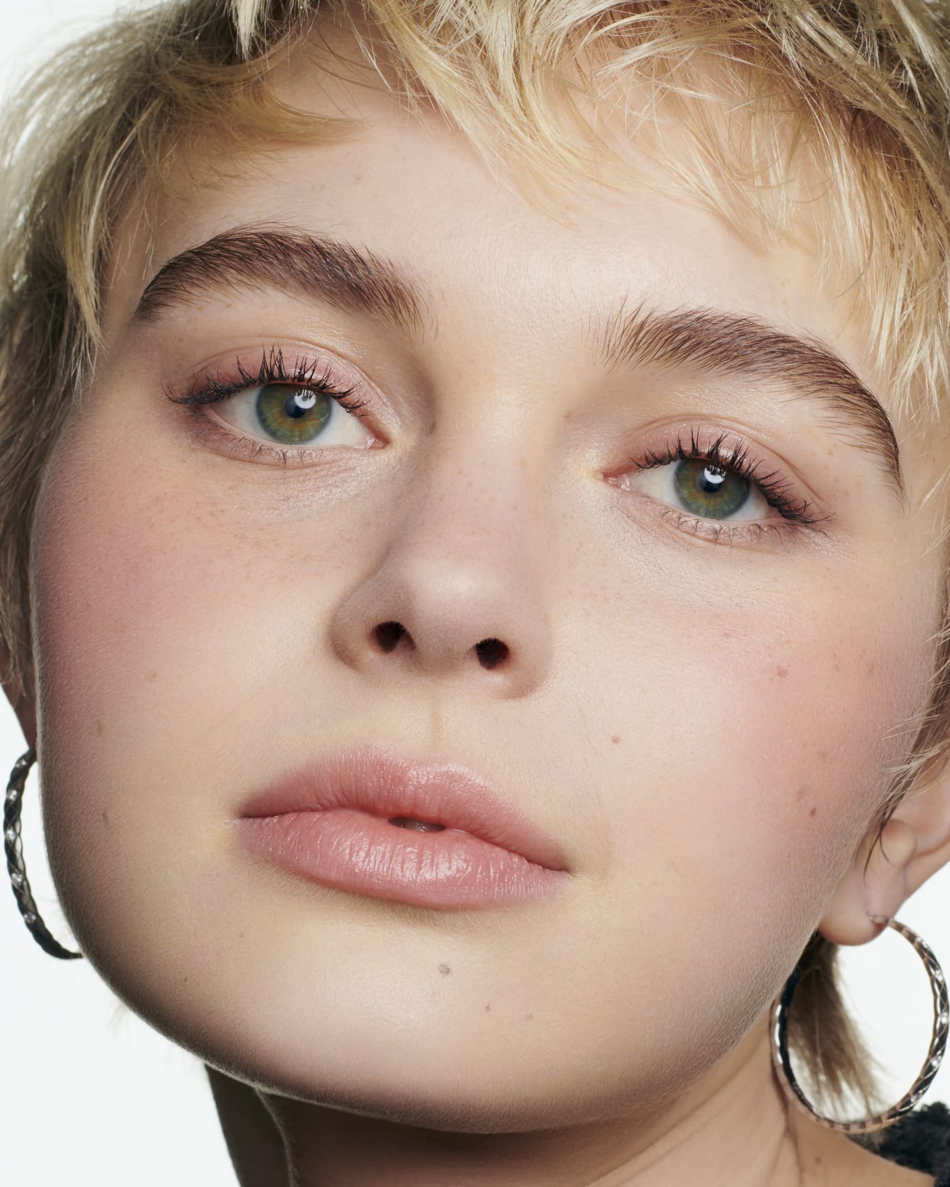 Hinh anh Hóa thân thành CHANEL muse với 2 makeup looks từ CHANEL FW26 22