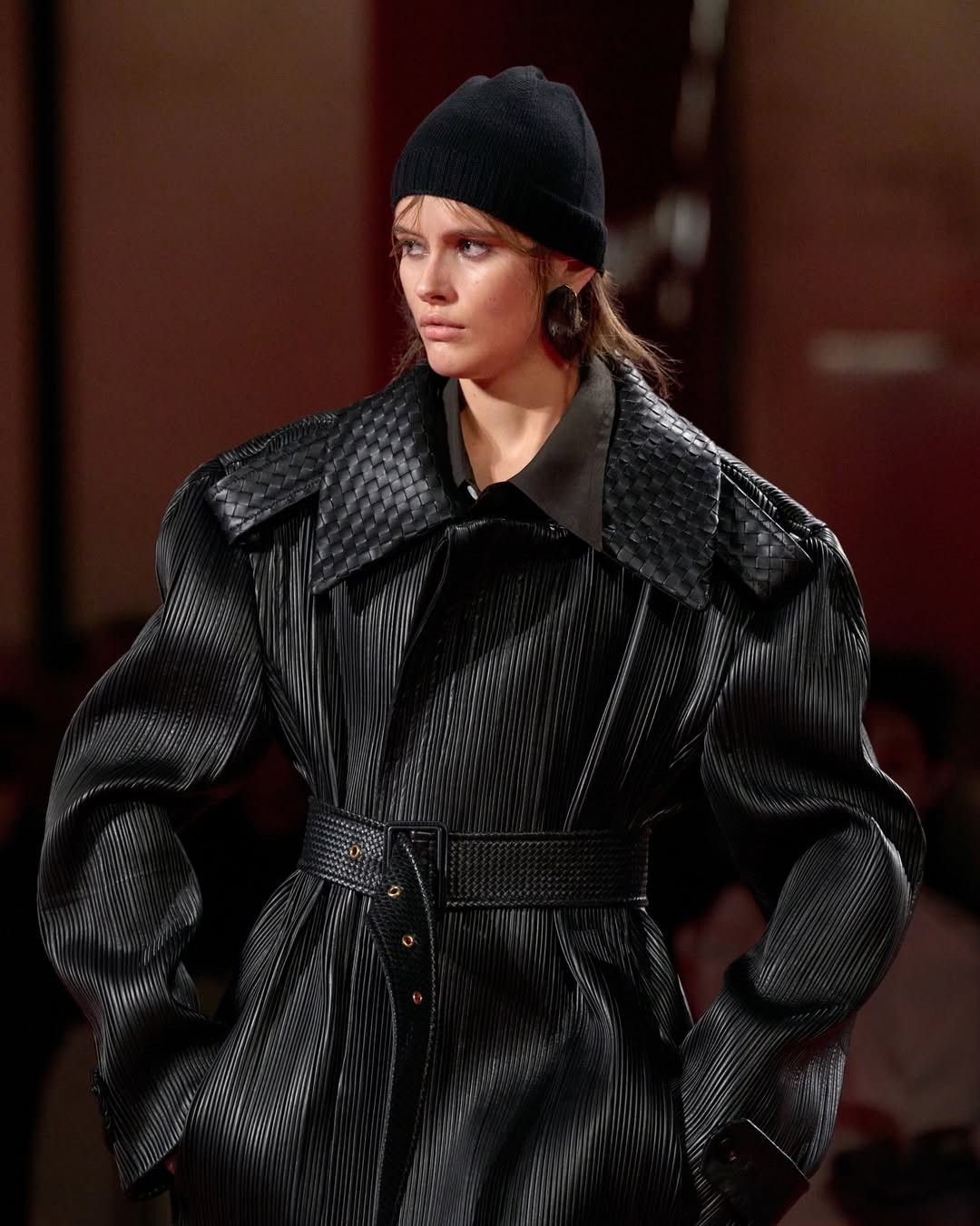 Hinh anh  Bottega Veneta Thu Đông 2026: Di sản và sự đổi mới qua “The Hairy Situation” 17