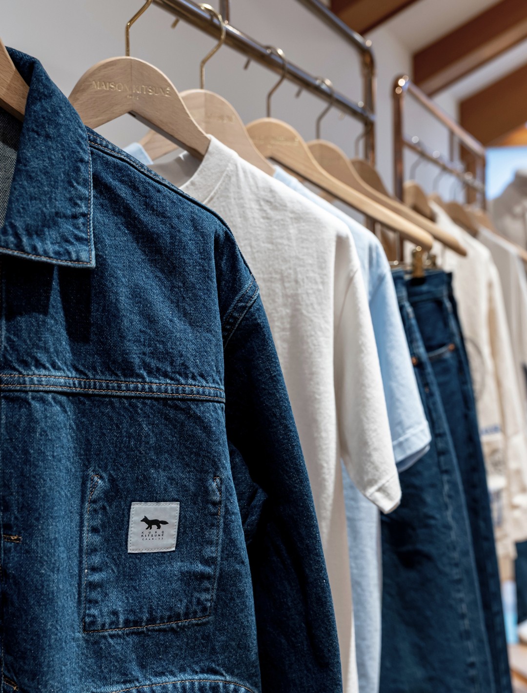Hinh anh Maison Kitsuné x KURO: Chú cáo Paris “săn” denim nước Nhật 8