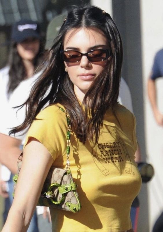 Hinh anh Thời trang & vòng một: ngực càng nhỏ càng “thời trang”? 3