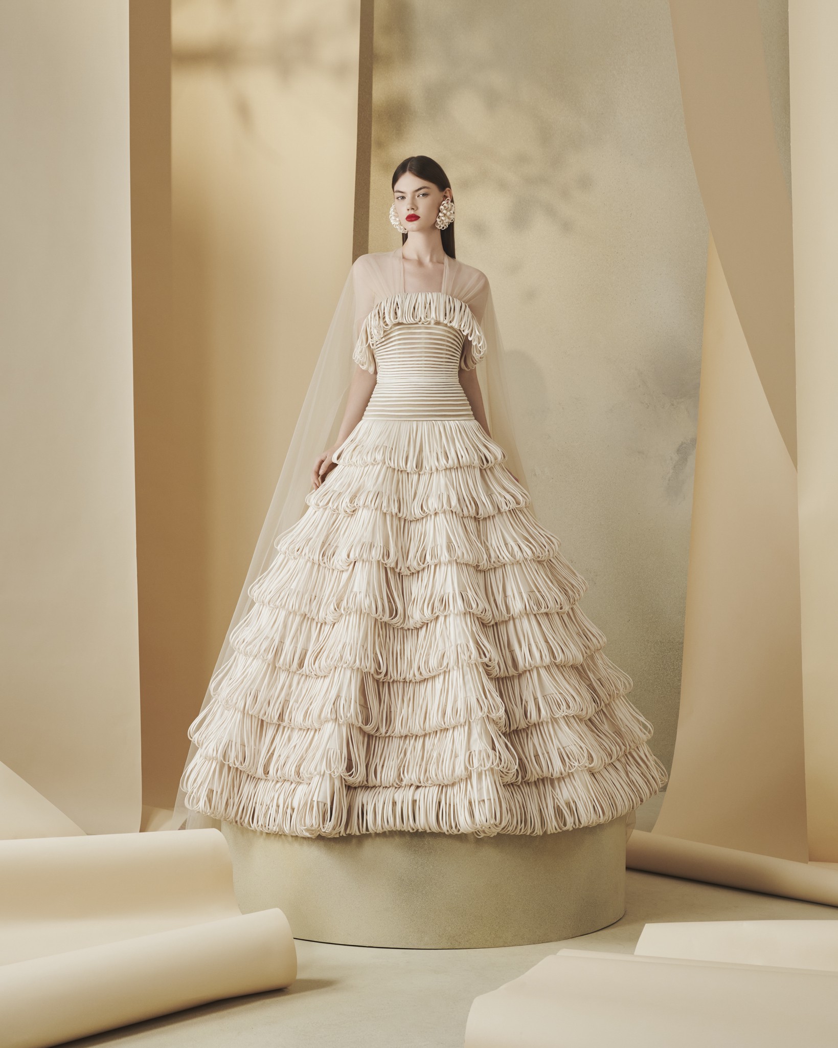 Hinh anh NTK Nguyễn Phúc Tuấn chăm hoa thủy tiên xứ Huế trên lụa tơ tằm Bảo Lộc 8