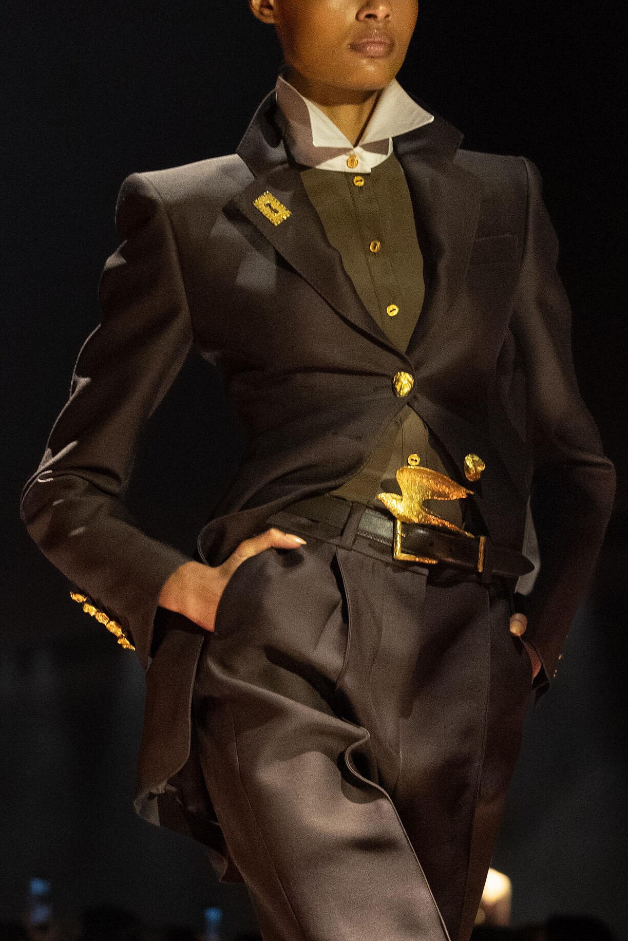 Hinh anh Schiaparelli Thu Đông 2026 "mở khoá" bí ẩn của người phụ nữ 6