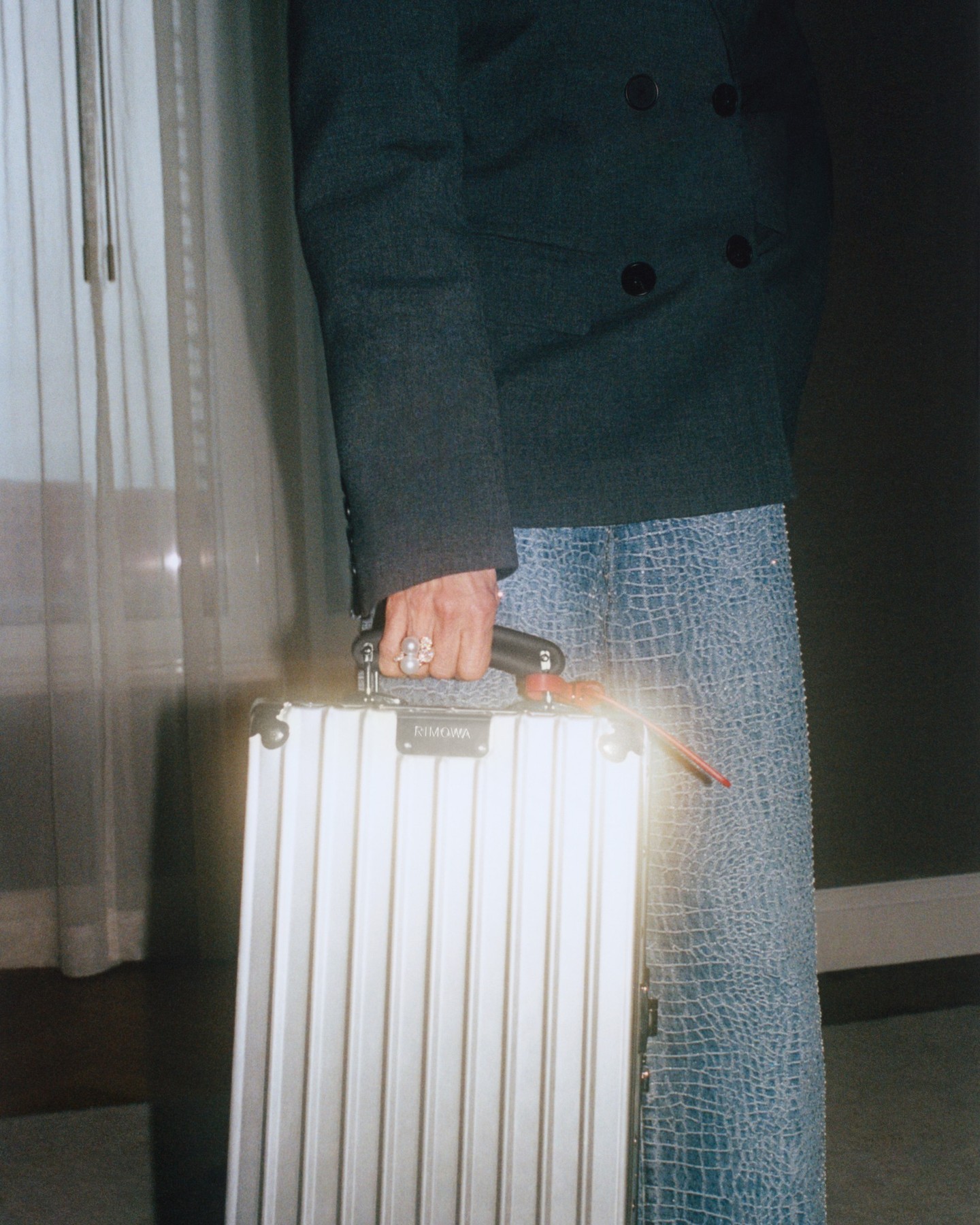 Hinh anh Dương Tử Quỳnh mở màn chuỗi phim ngắn của RIMOWA 2