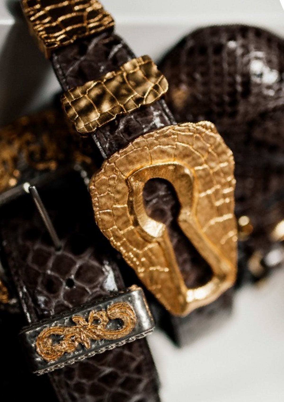 Hinh anh Schiaparelli Thu Đông 2026 "mở khoá" bí ẩn của người phụ nữ 2