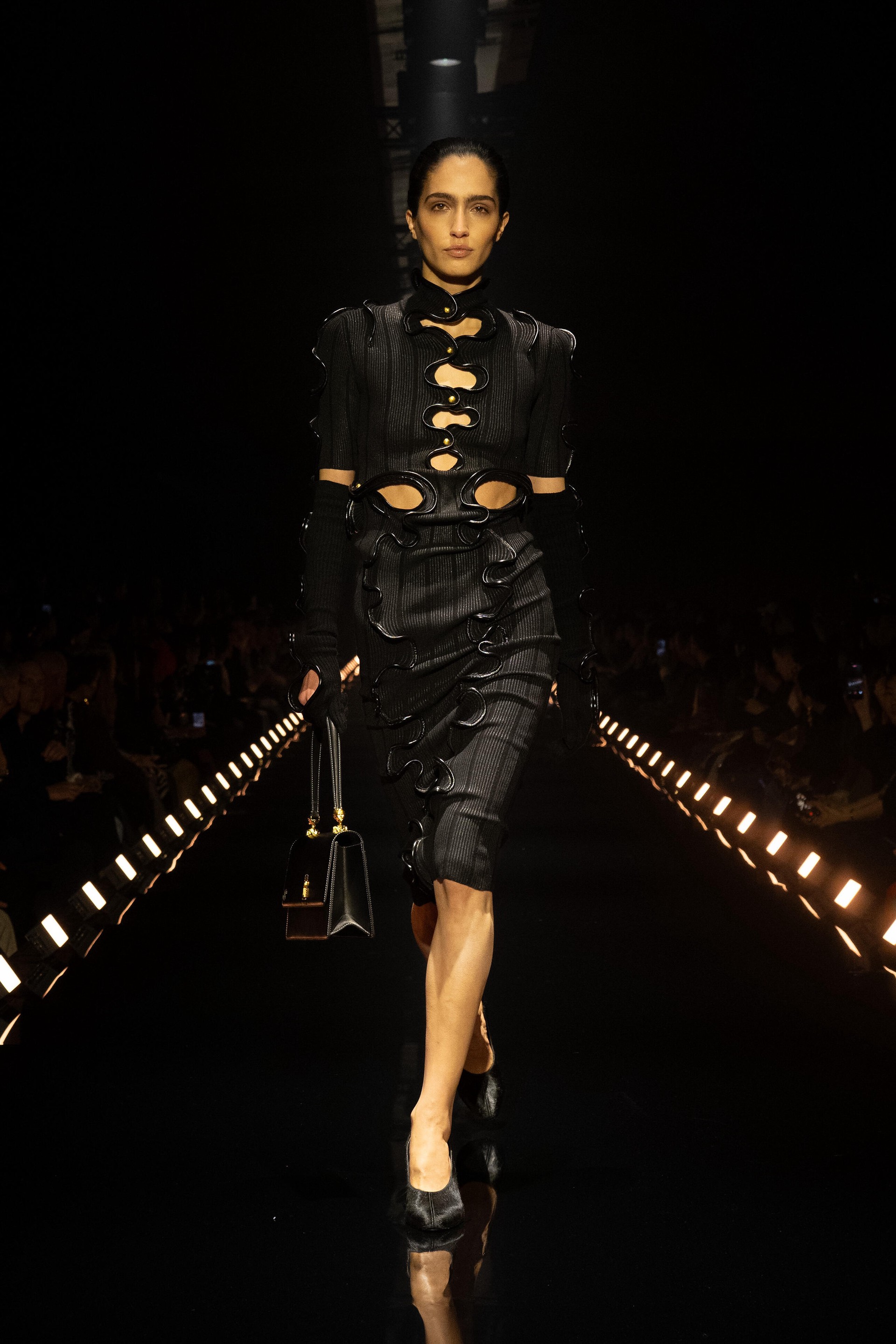 Hinh anh Schiaparelli Thu Đông 2026 "mở khoá" bí ẩn của người phụ nữ 12