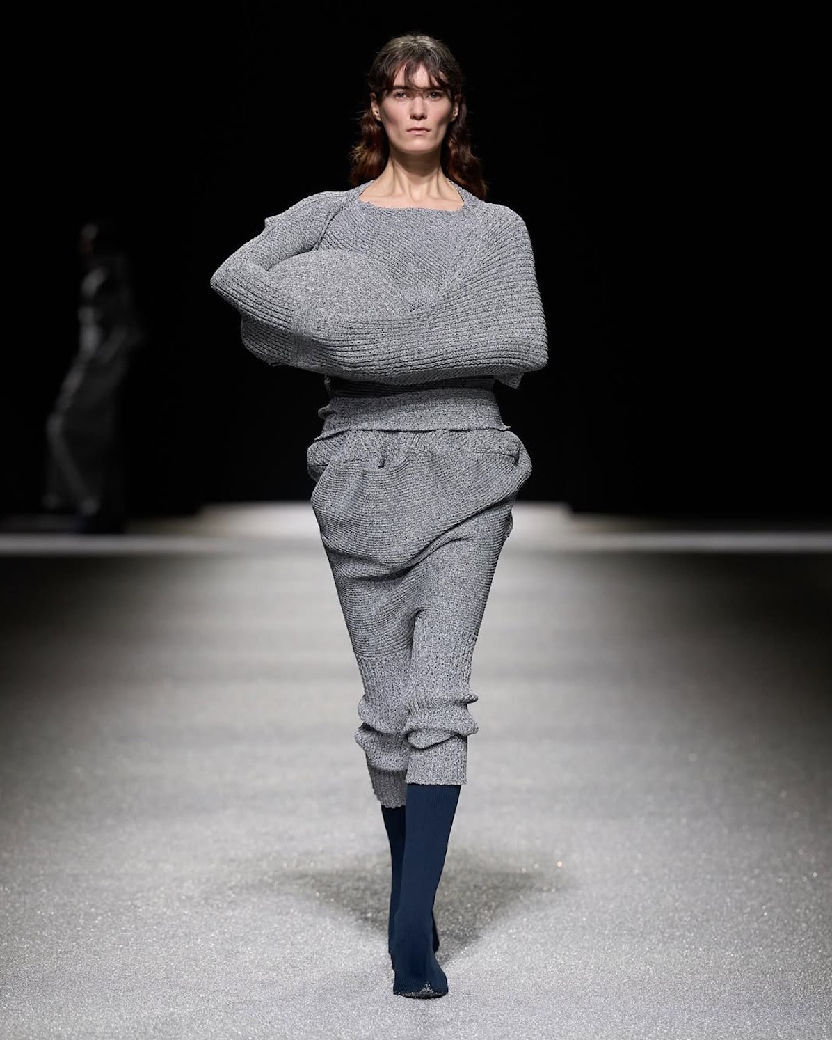 Hinh anh ISSEY MIYAKE Thu Đông 2026: Vẻ đẹp của sự dang dở 6