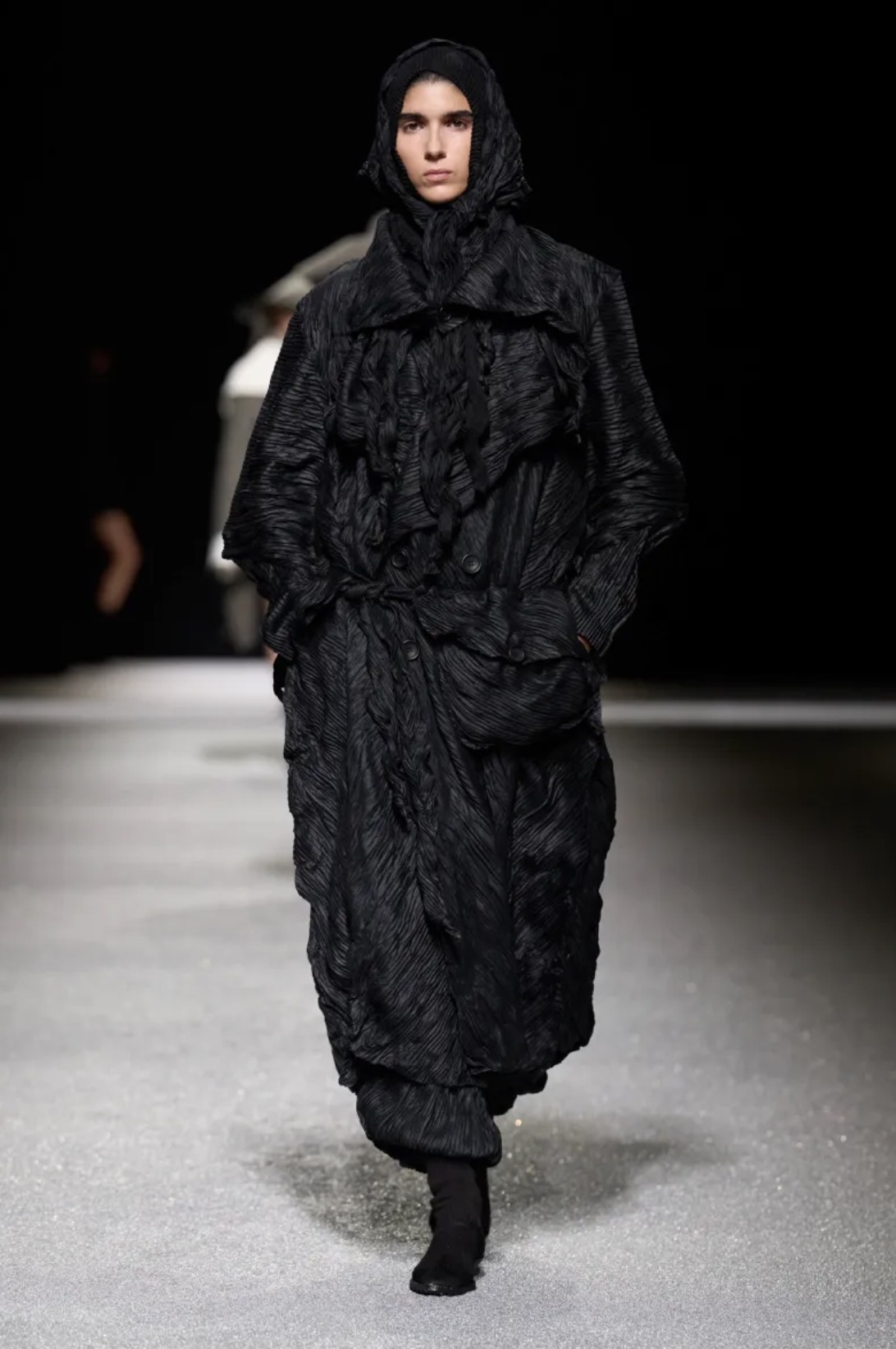 Hinh anh ISSEY MIYAKE Thu Đông 2026: Vẻ đẹp của sự dang dở 14