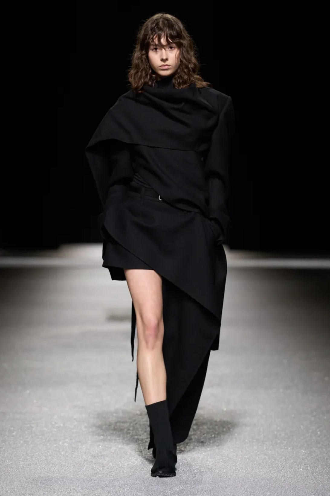 Hinh anh ISSEY MIYAKE Thu Đông 2026: Vẻ đẹp của sự dang dở 17