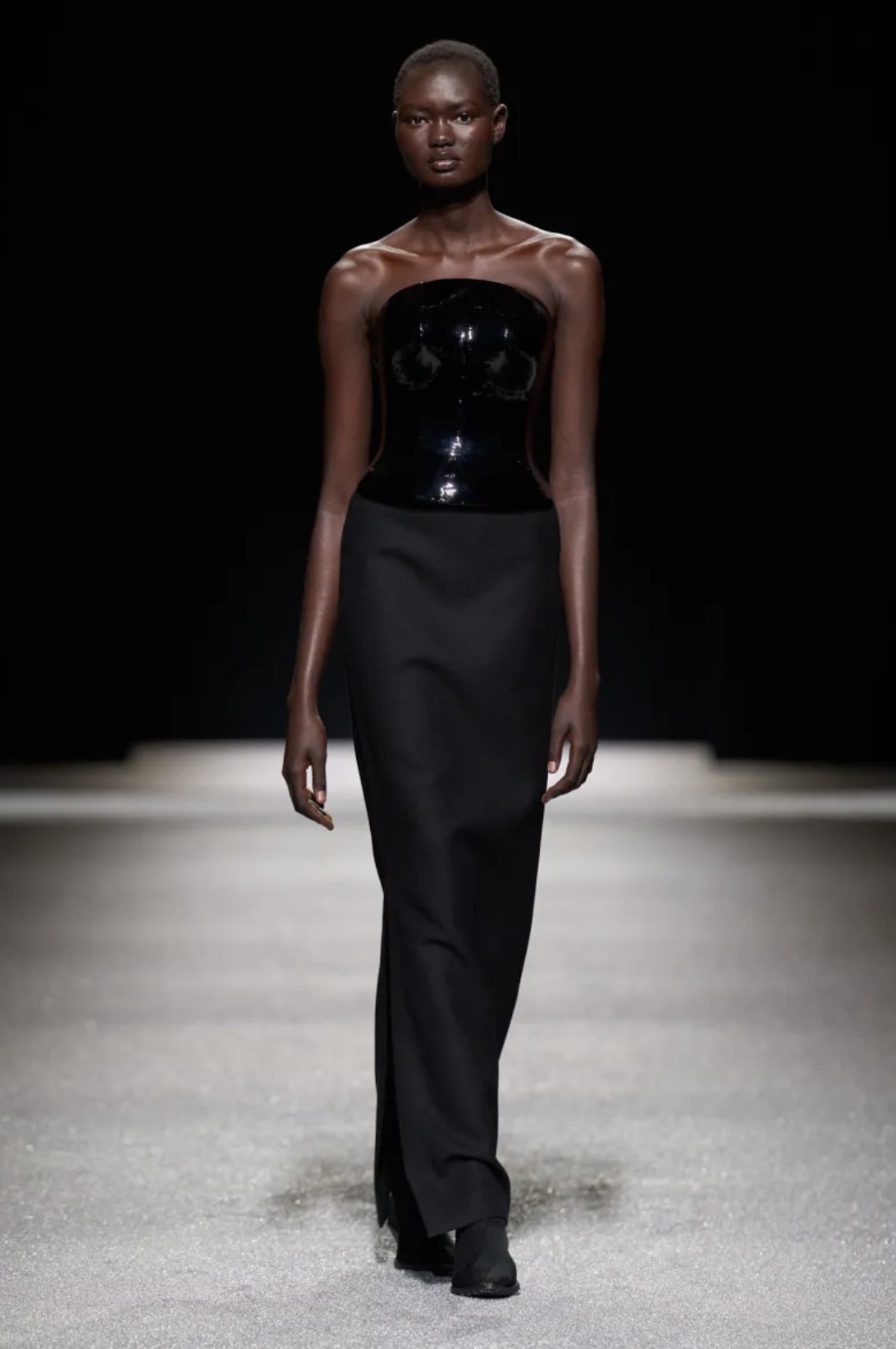 Hinh anh ISSEY MIYAKE Thu Đông 2026: Vẻ đẹp của sự dang dở 20