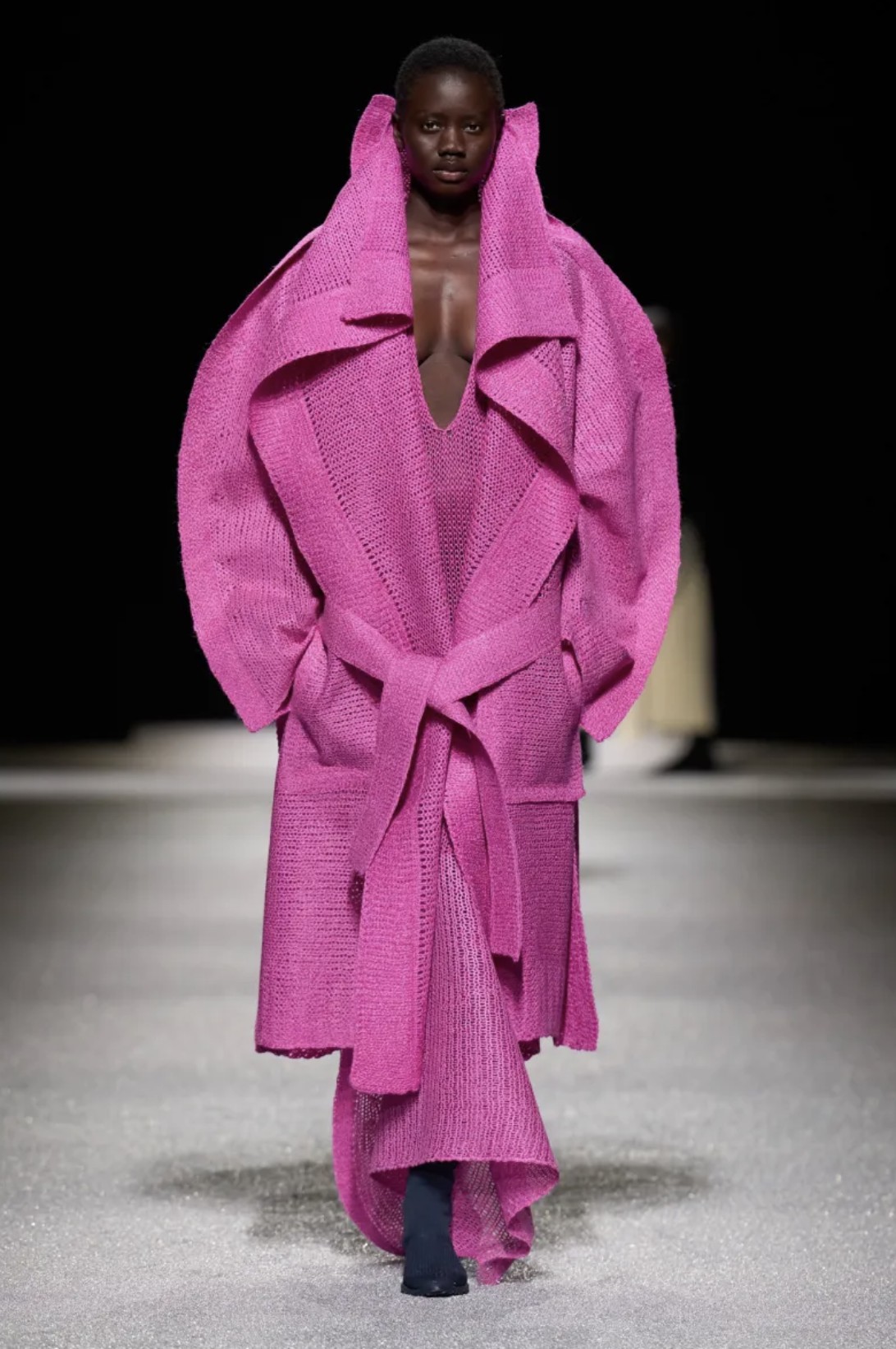 Hinh anh ISSEY MIYAKE Thu Đông 2026: Vẻ đẹp của sự dang dở 9