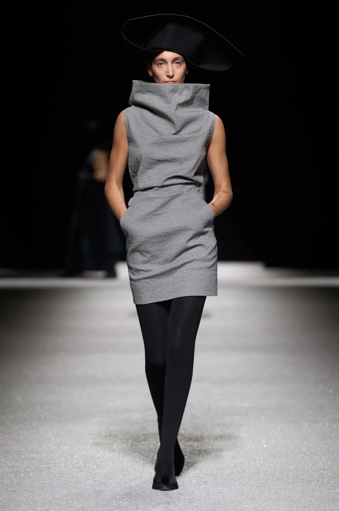 Hinh anh ISSEY MIYAKE Thu Đông 2026: Vẻ đẹp của sự dang dở 45