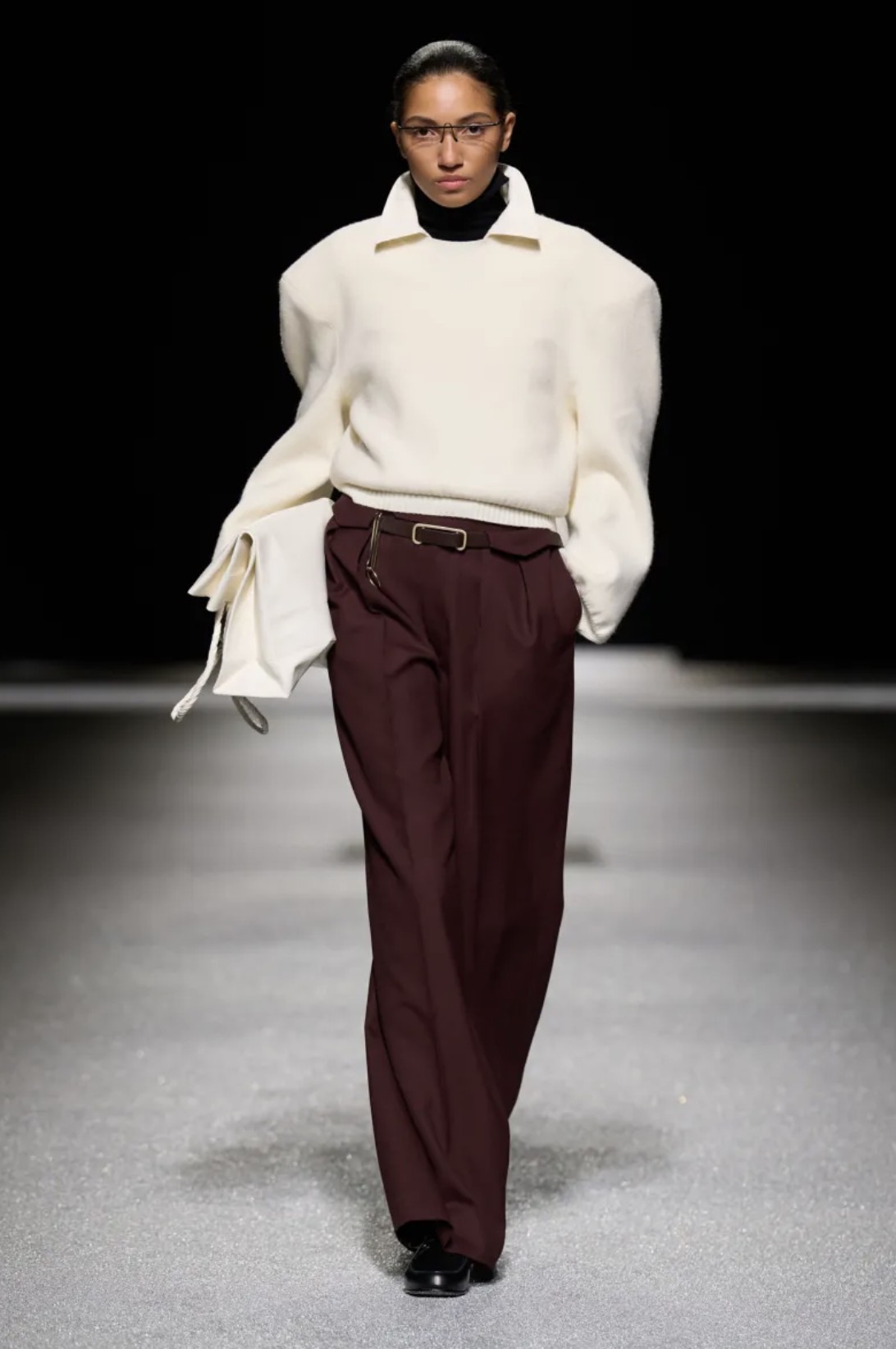 Hinh anh ISSEY MIYAKE Thu Đông 2026: Vẻ đẹp của sự dang dở 36