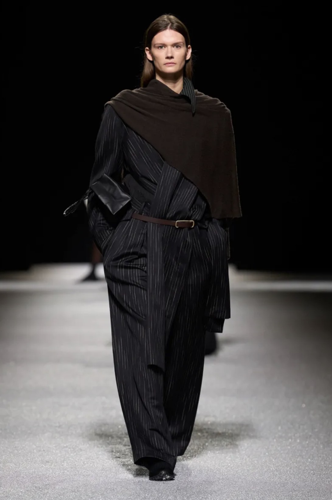 Hinh anh ISSEY MIYAKE Thu Đông 2026: Vẻ đẹp của sự dang dở 26