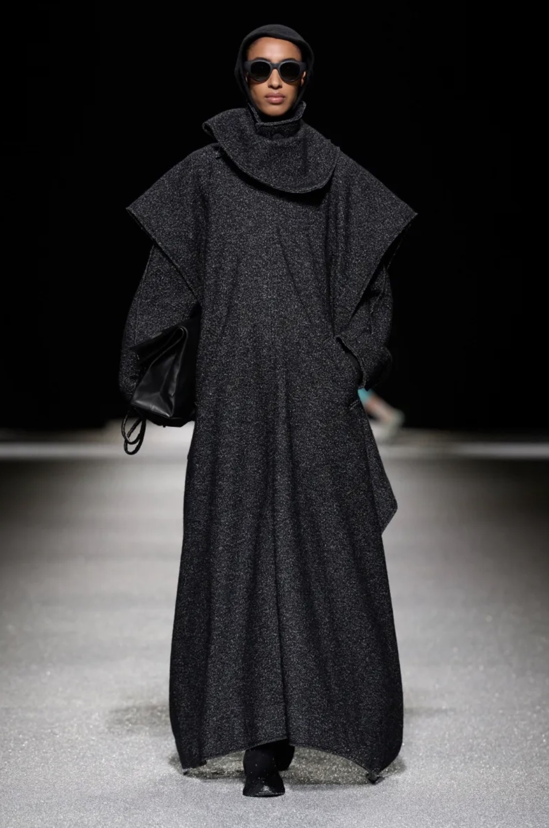 Hinh anh ISSEY MIYAKE Thu Đông 2026: Vẻ đẹp của sự dang dở 37