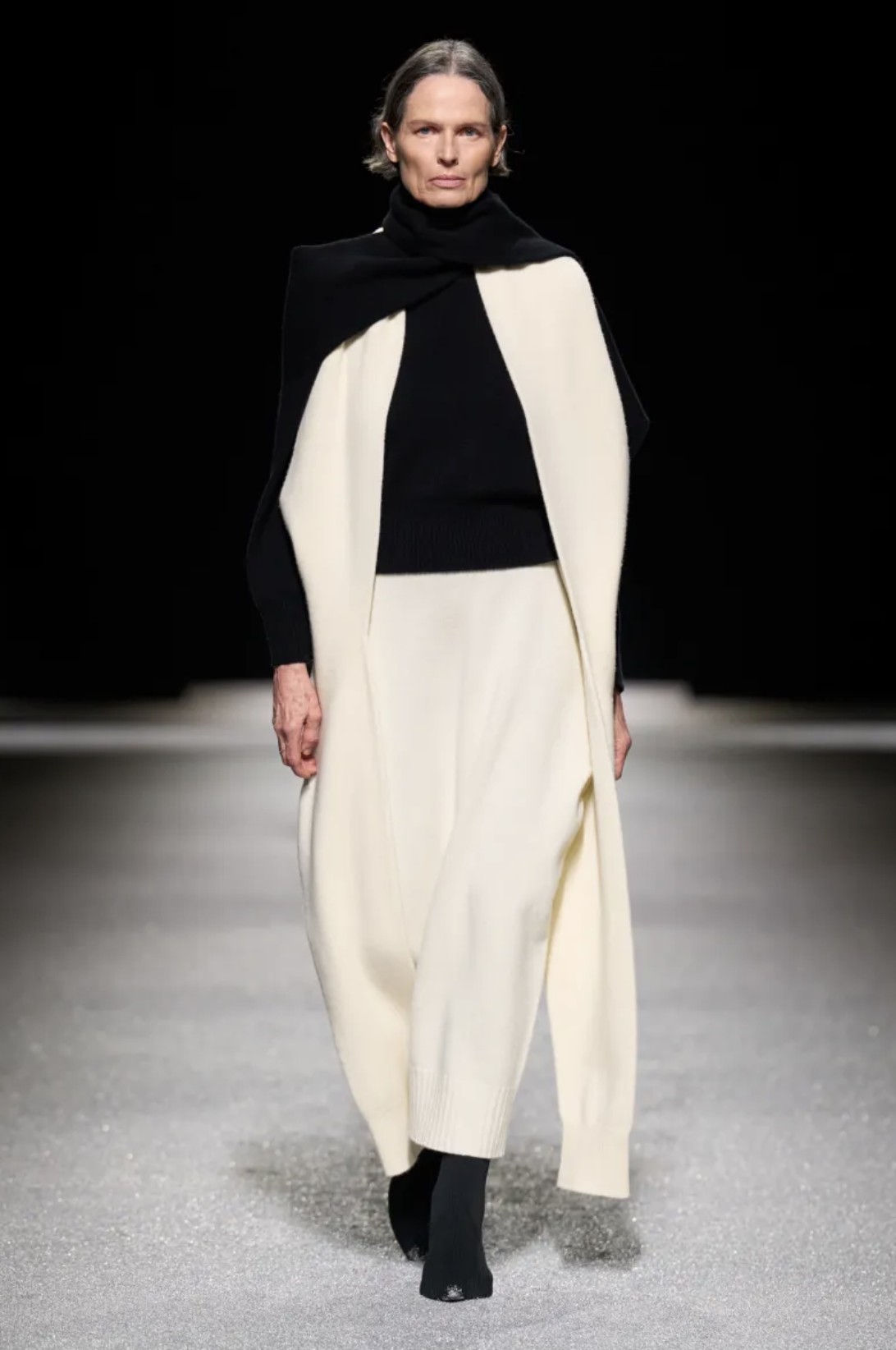 Hinh anh ISSEY MIYAKE Thu Đông 2026: Vẻ đẹp của sự dang dở 40