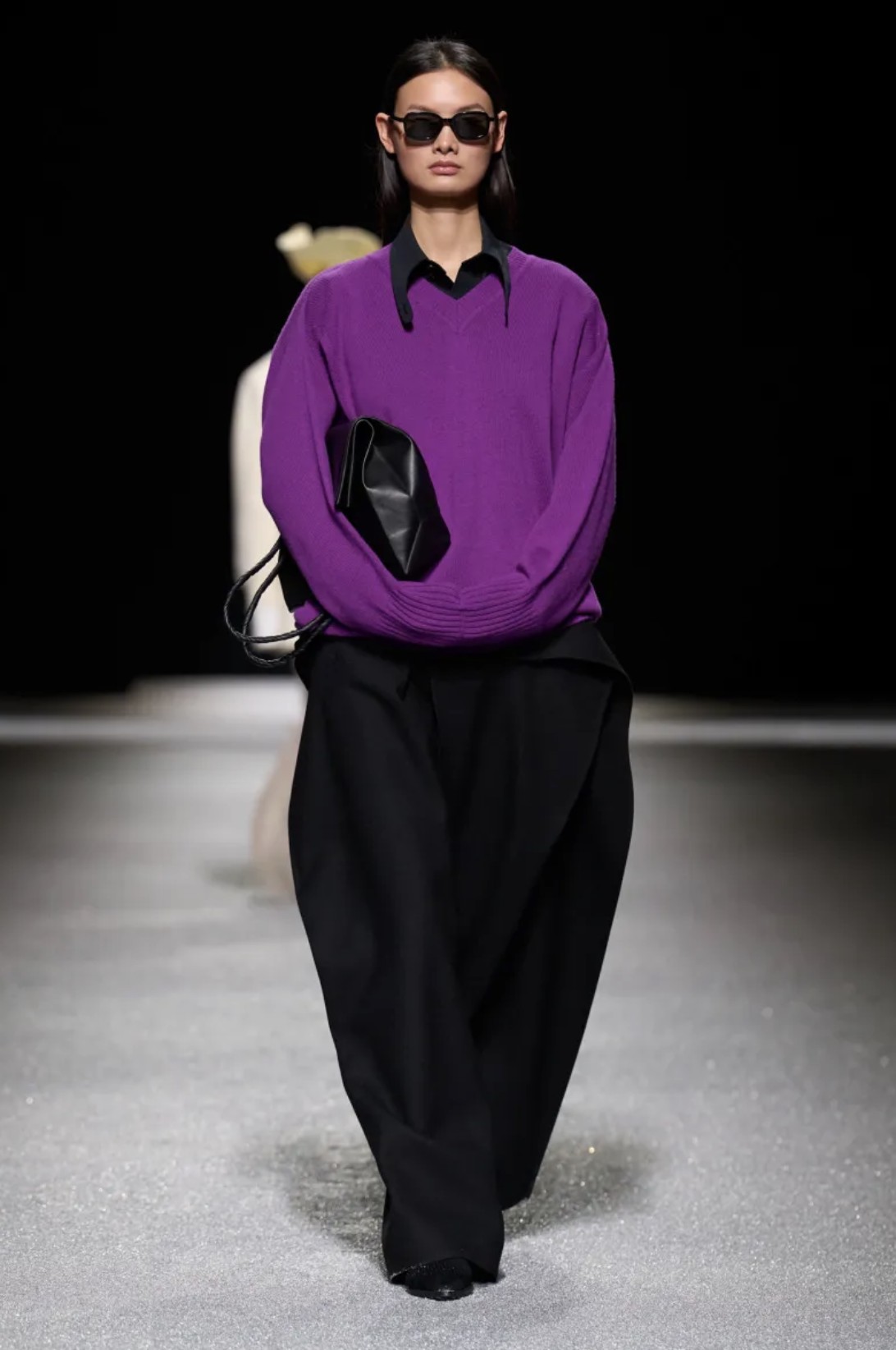 Hinh anh ISSEY MIYAKE Thu Đông 2026: Vẻ đẹp của sự dang dở 41