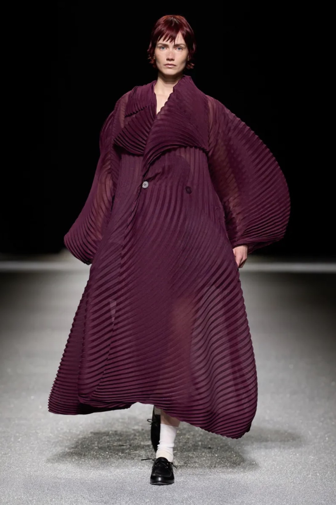 Hinh anh ISSEY MIYAKE Thu Đông 2026: Vẻ đẹp của sự dang dở 31