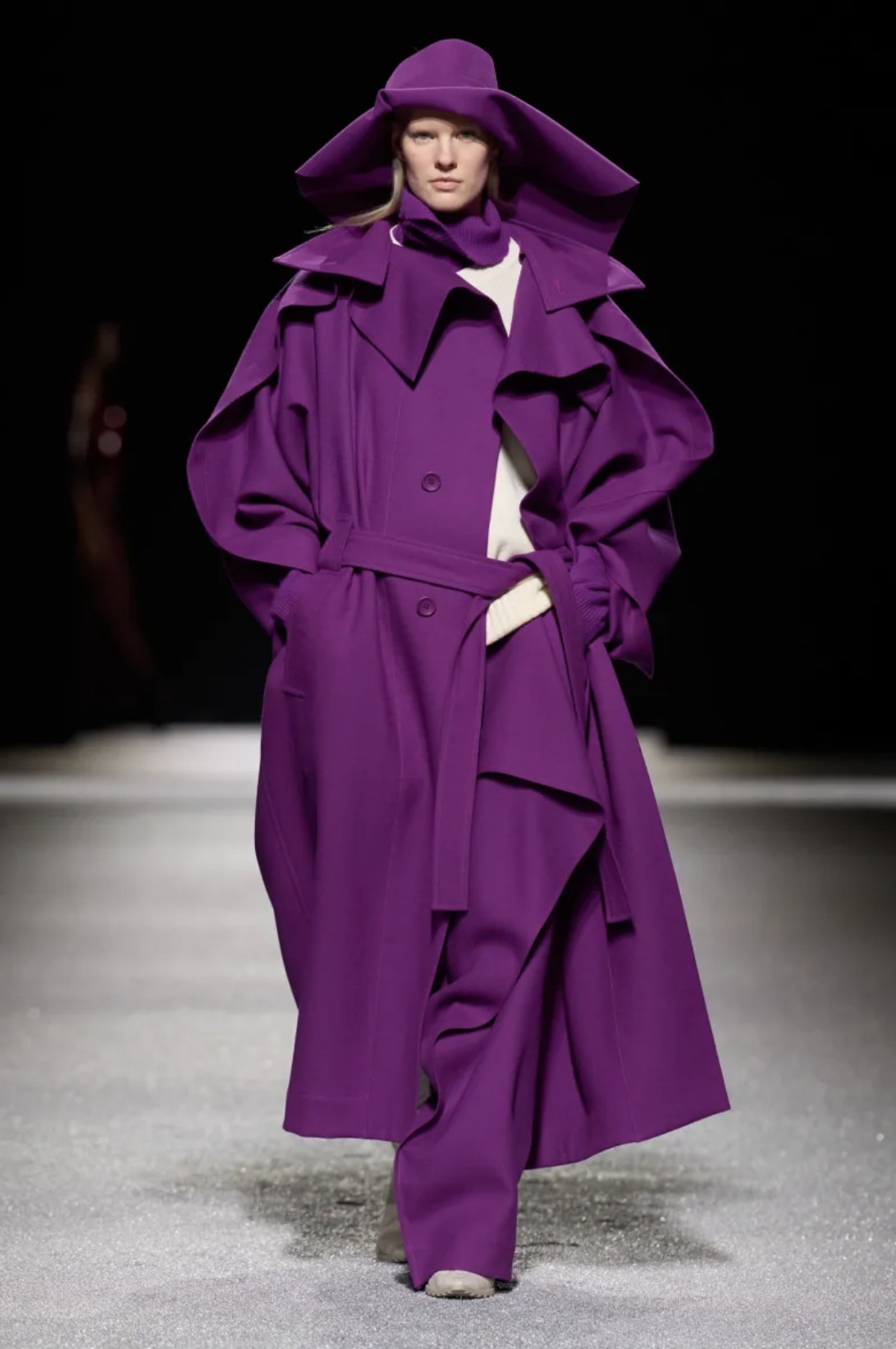 Hinh anh ISSEY MIYAKE Thu Đông 2026: Vẻ đẹp của sự dang dở 43