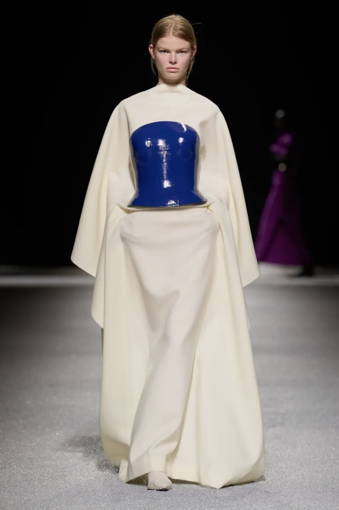 Hinh anh ISSEY MIYAKE Thu Đông 2026: Vẻ đẹp của sự dang dở 44