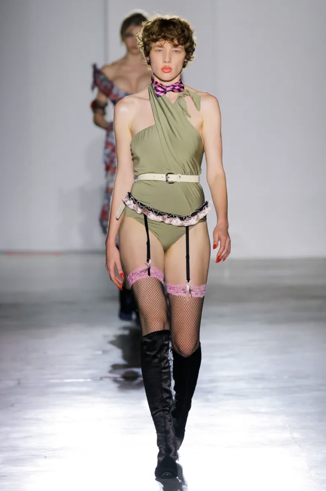 Hinh anh Vivienne Westwood Thu Đông 2026: Andreas Kronthaler vén màn sân khấu kịch nghệ 7