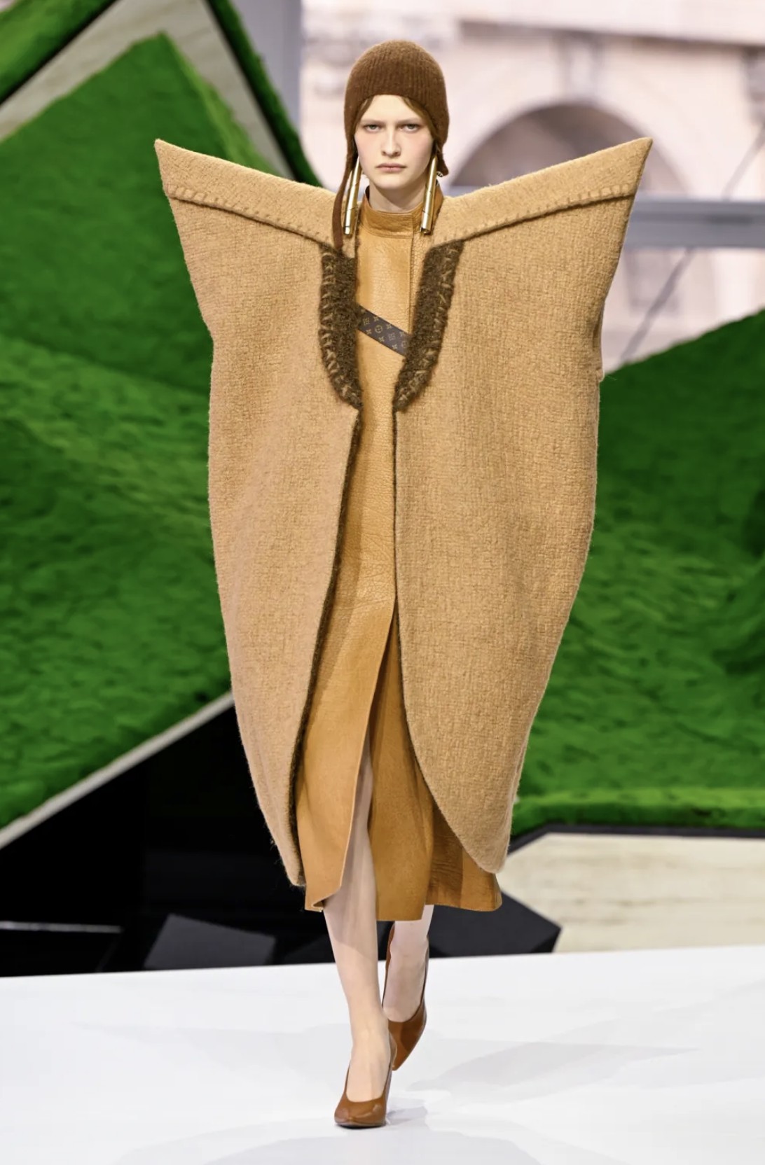 Hinh anh Trở về với thực tế thương mại 9