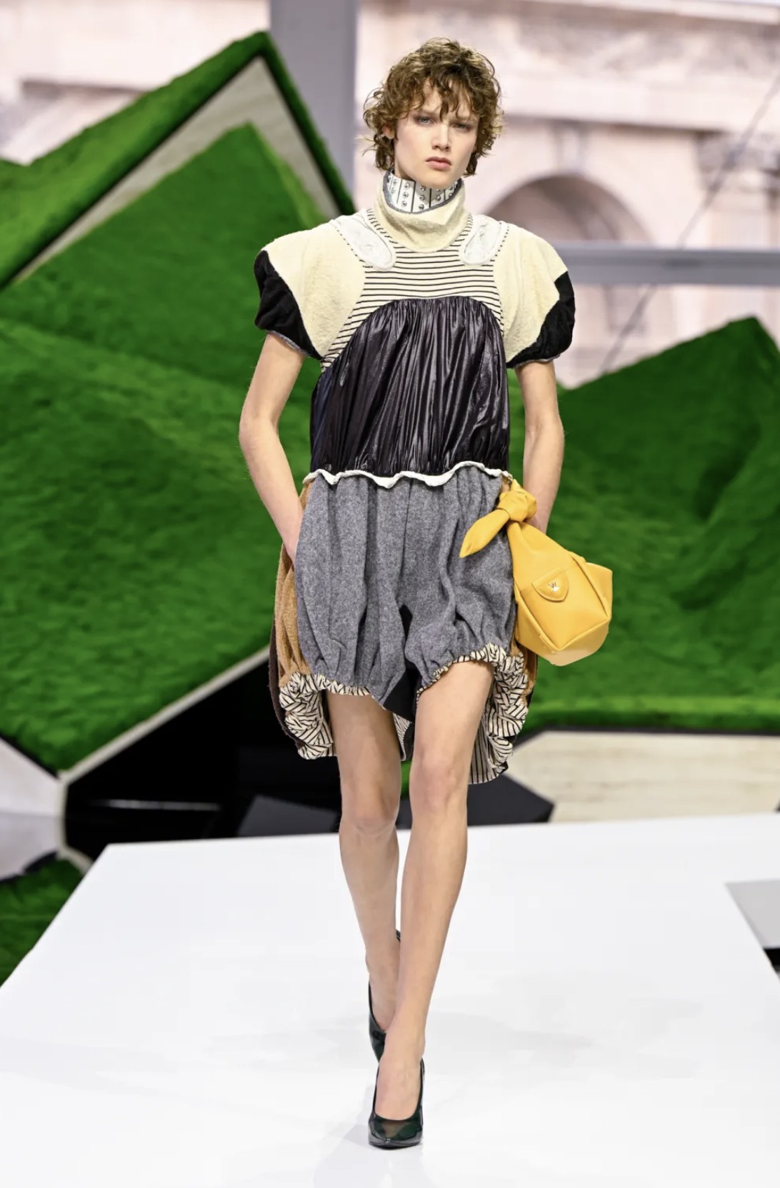 Hinh anh Trở về với thực tế thương mại 19