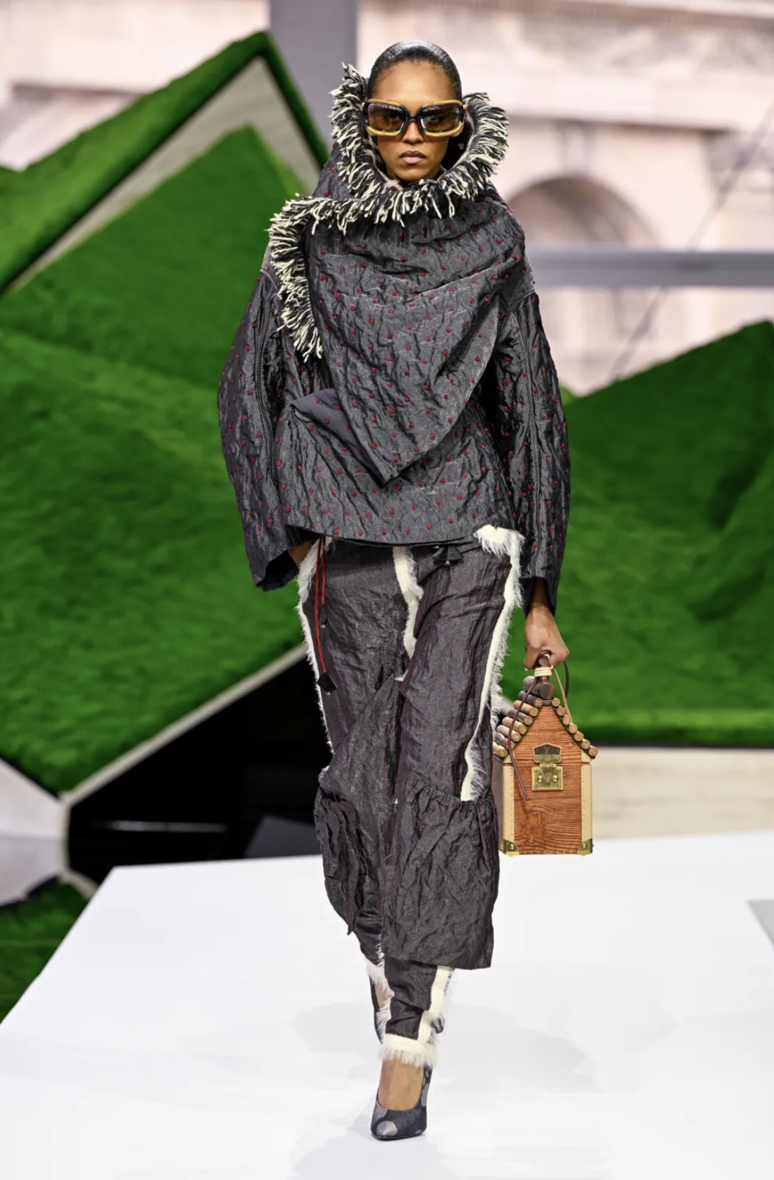 Hinh anh Trở về với thực tế thương mại 20