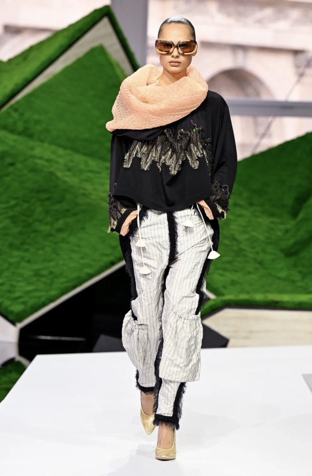 Hinh anh Trở về với thực tế thương mại 30