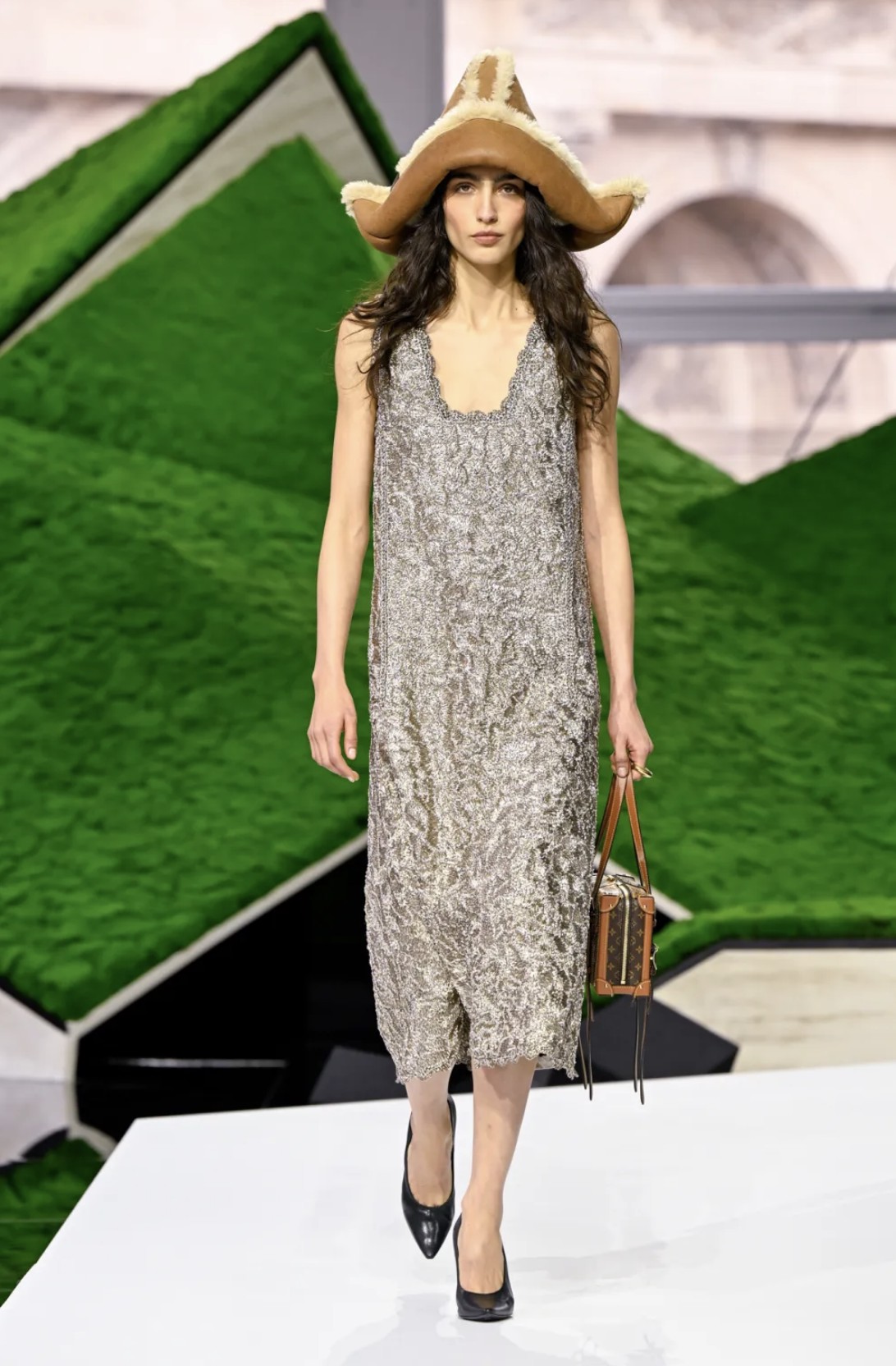 Hinh anh Trở về với thực tế thương mại 11