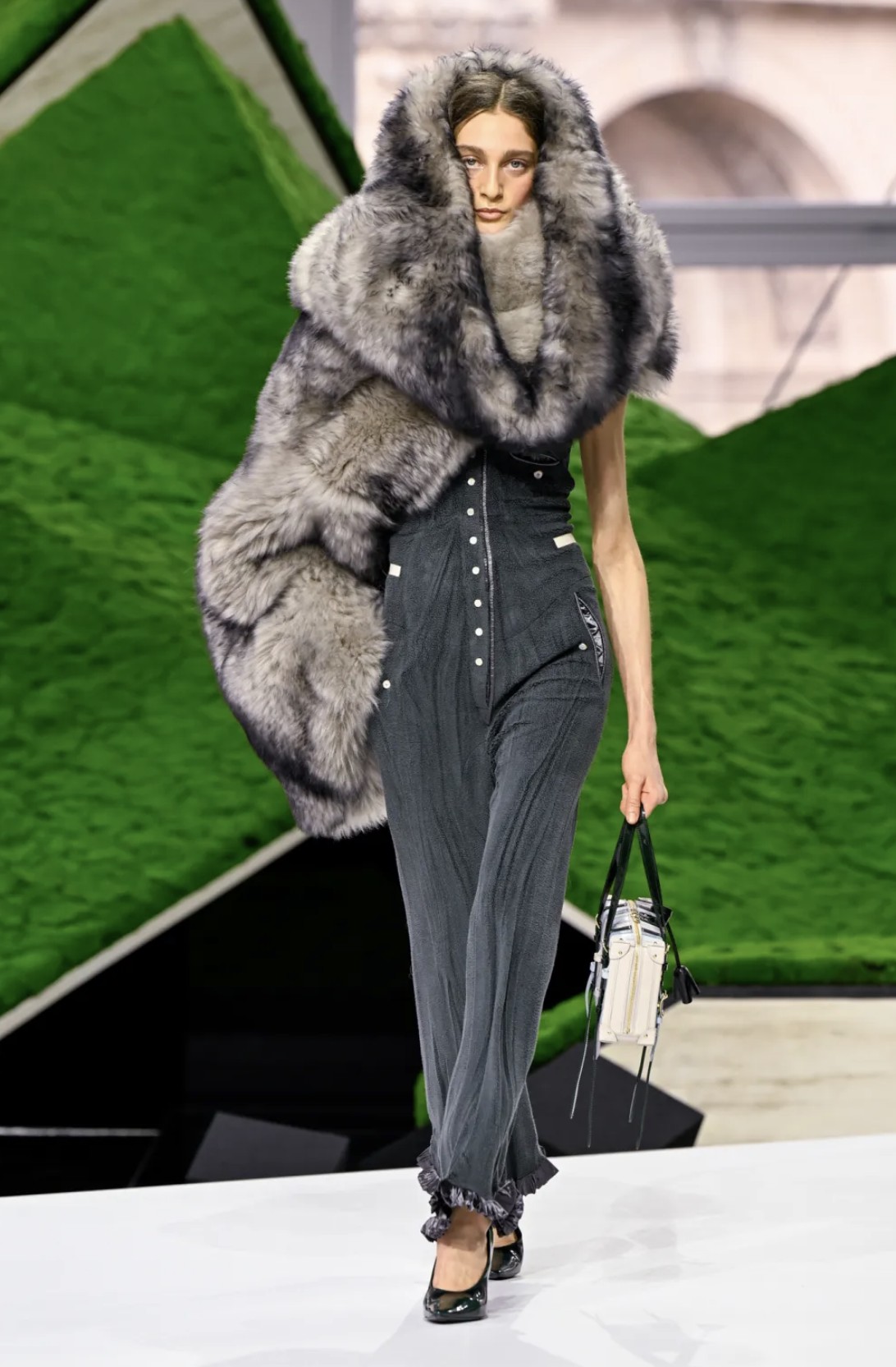 Hinh anh Trở về với thực tế thương mại 12