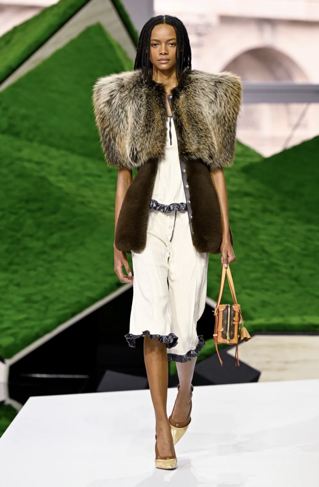 Hinh anh Trở về với thực tế thương mại 13