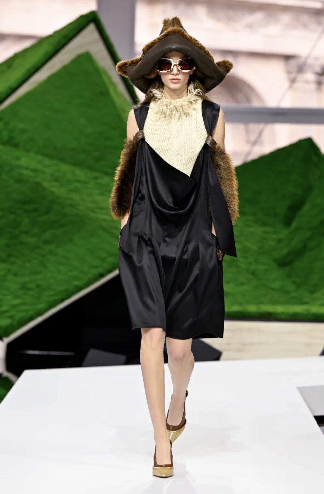 Hinh anh Trở về với thực tế thương mại 33